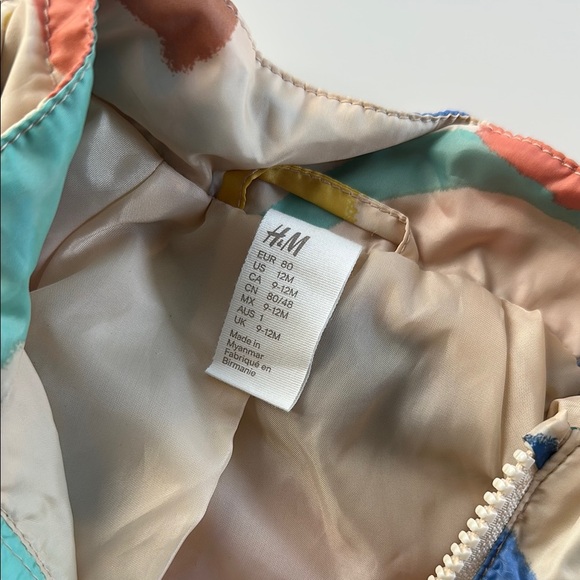 H&M Retro Baby Raincoat with Abstract Design - Picture 2 of 4